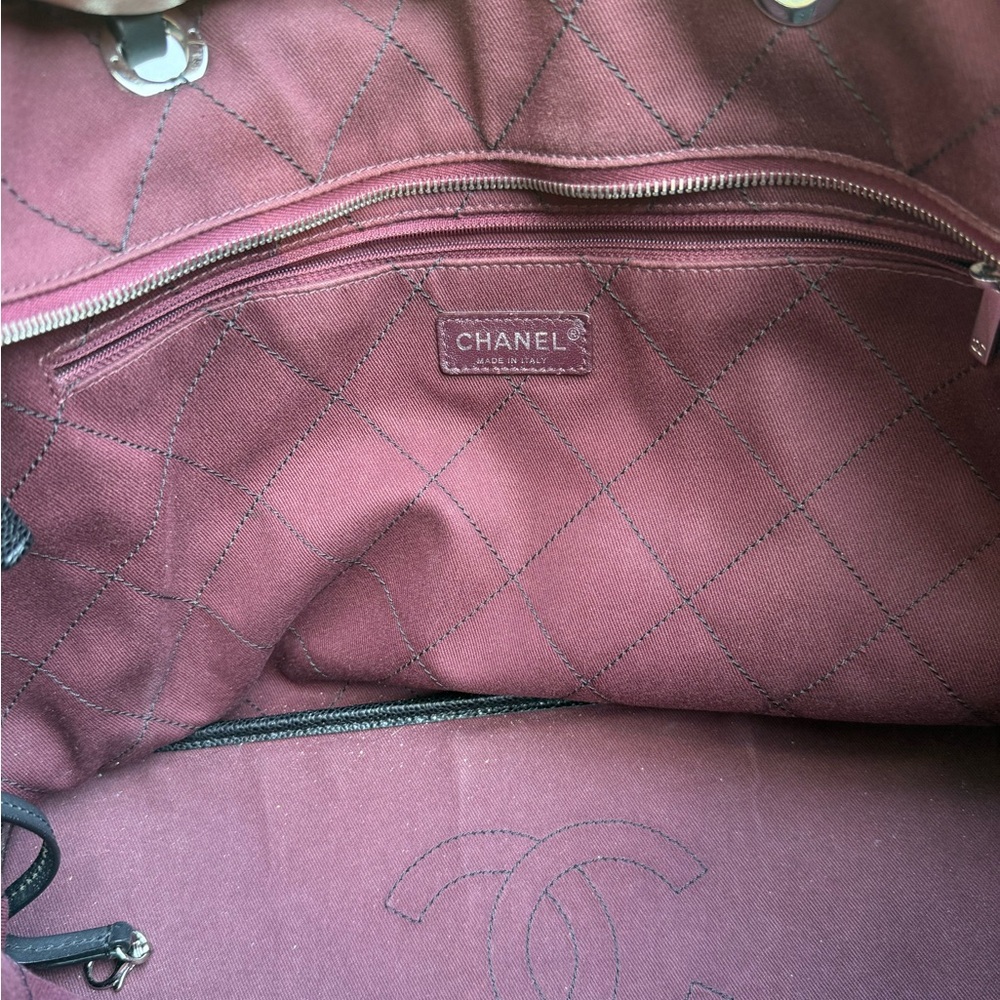 Chanel Black/Burgundy Quilted Shoulder Bag - Picture 14 of 16